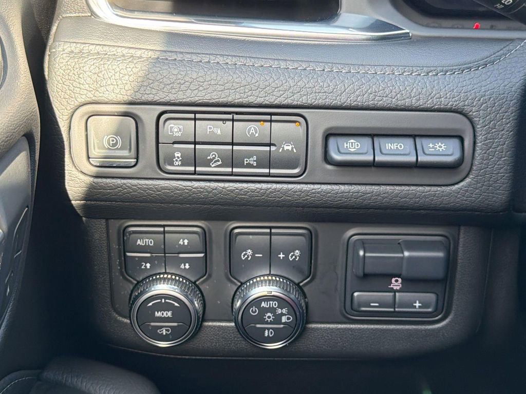 Used 2023 GMC Yukon Denali w/ Denali Reserve Package AWD/4WD image 18