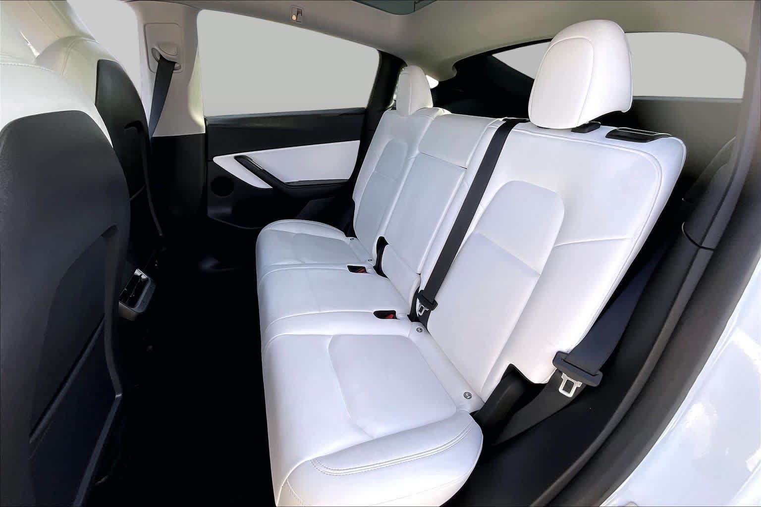 Used 2022 Tesla Model Y Long Range AWD/4WD image 19