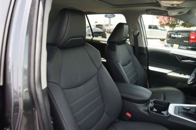 Used 2021 Toyota RAV4 XLE Premium AWD/4WD image 20