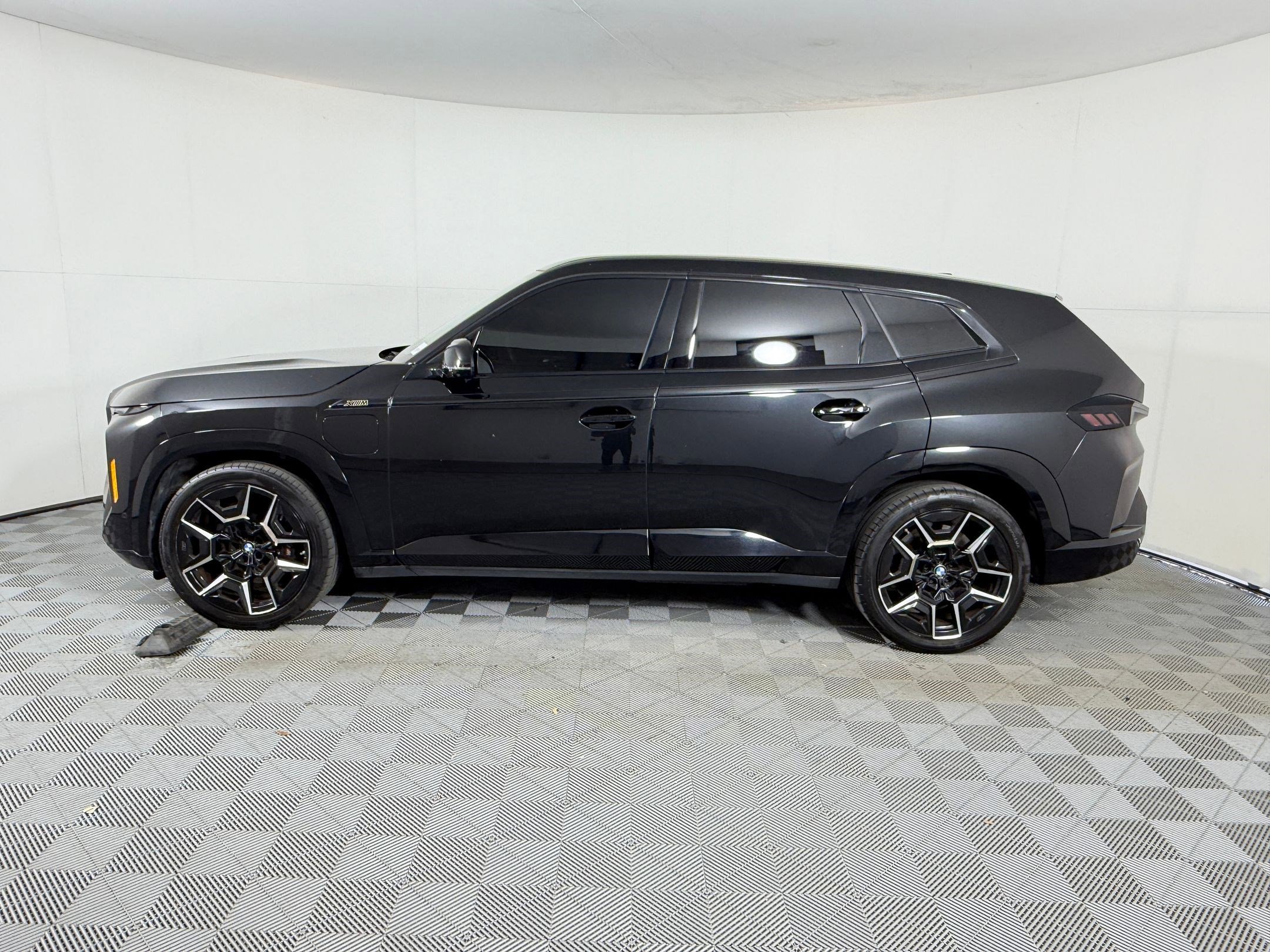 Used 2023 BMW XM AWD/4WD image 2