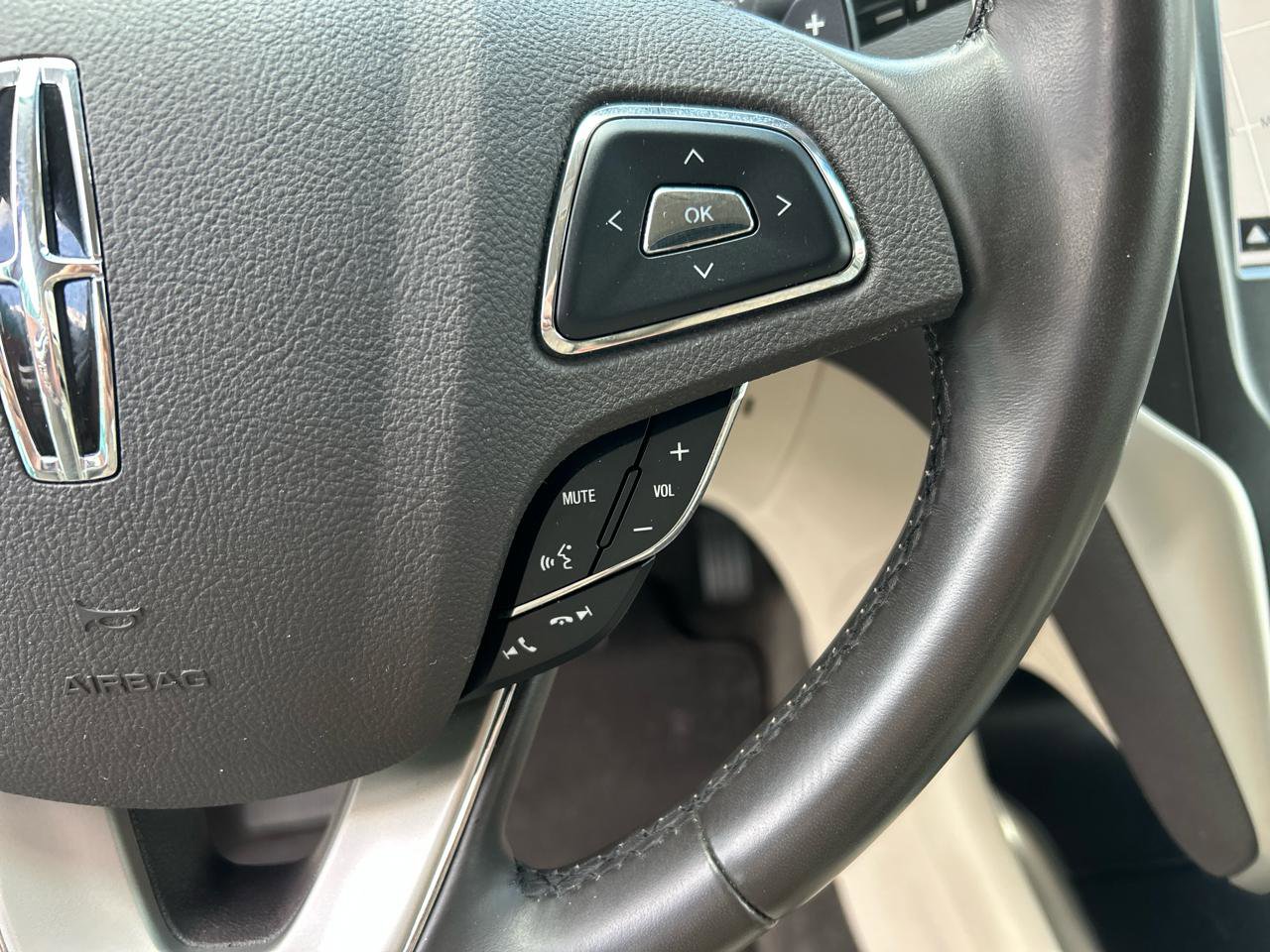 Used 2017 Lincoln MKC Select w/ Select Plus Package AWD/4WD image 18