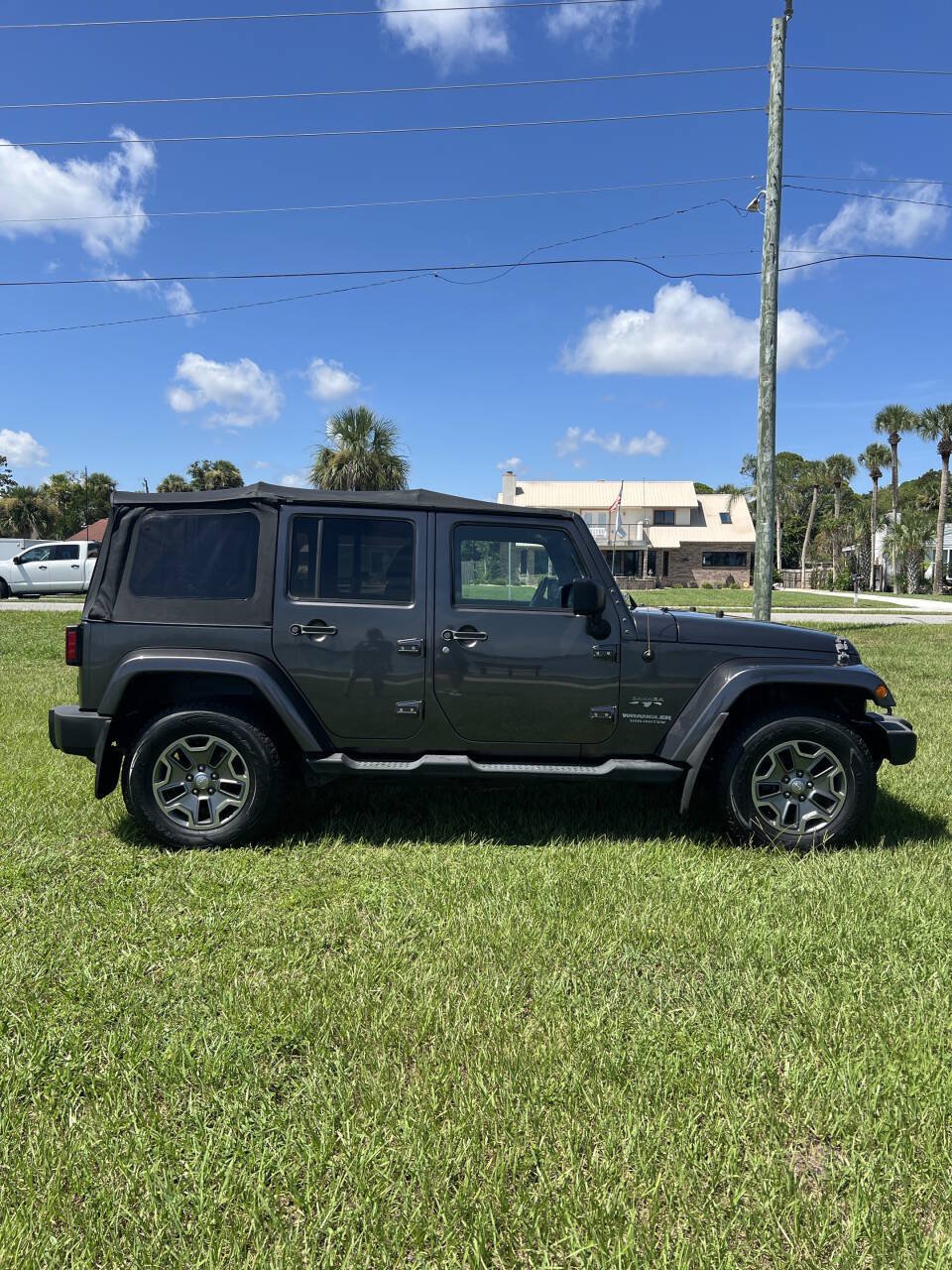 Used 2016 Jeep Wrangler Unlimited Sahara AWD/4WD image 9