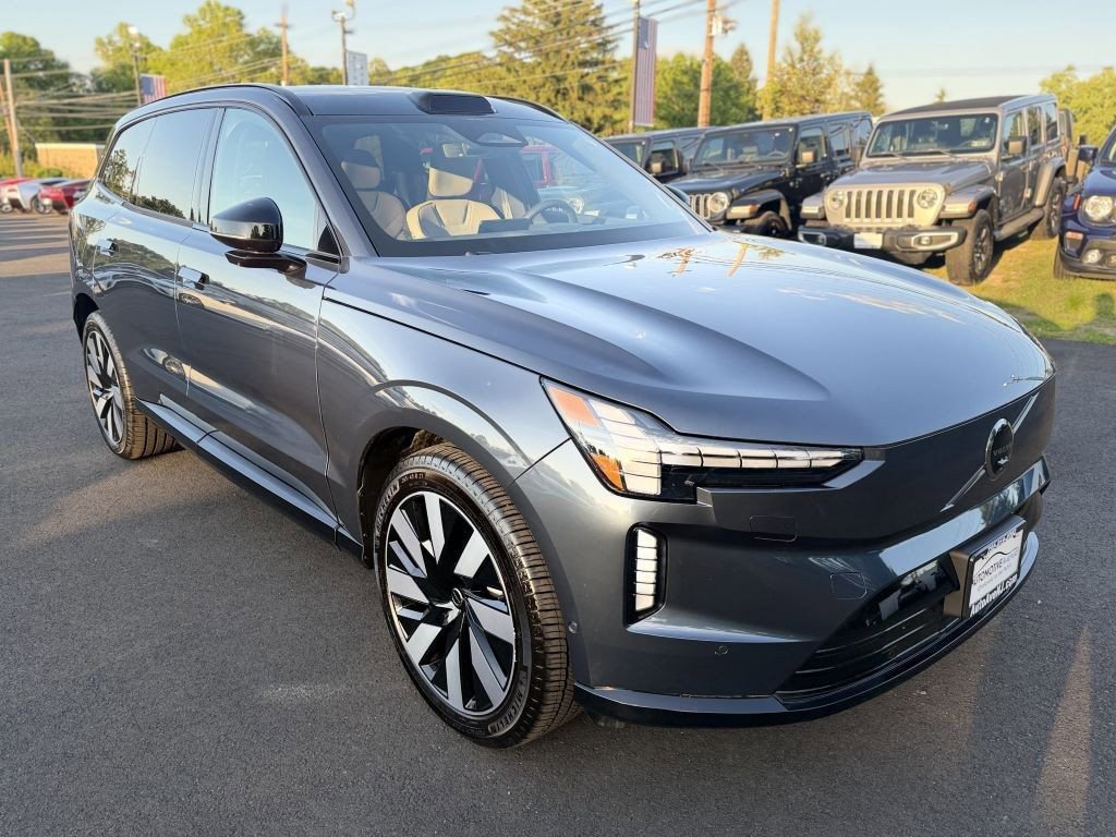 Used 2025 Volvo EX90 Ultra AWD/4WD image 2