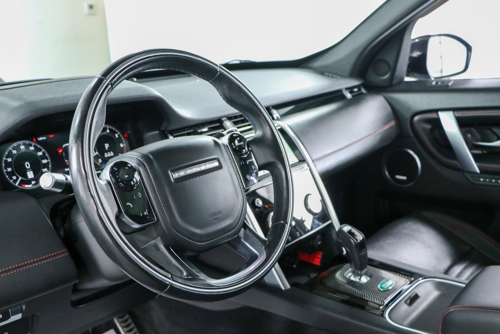 Used 2020 Land Rover Discovery Sport HSE R-Dynamic AWD/4WD image 24