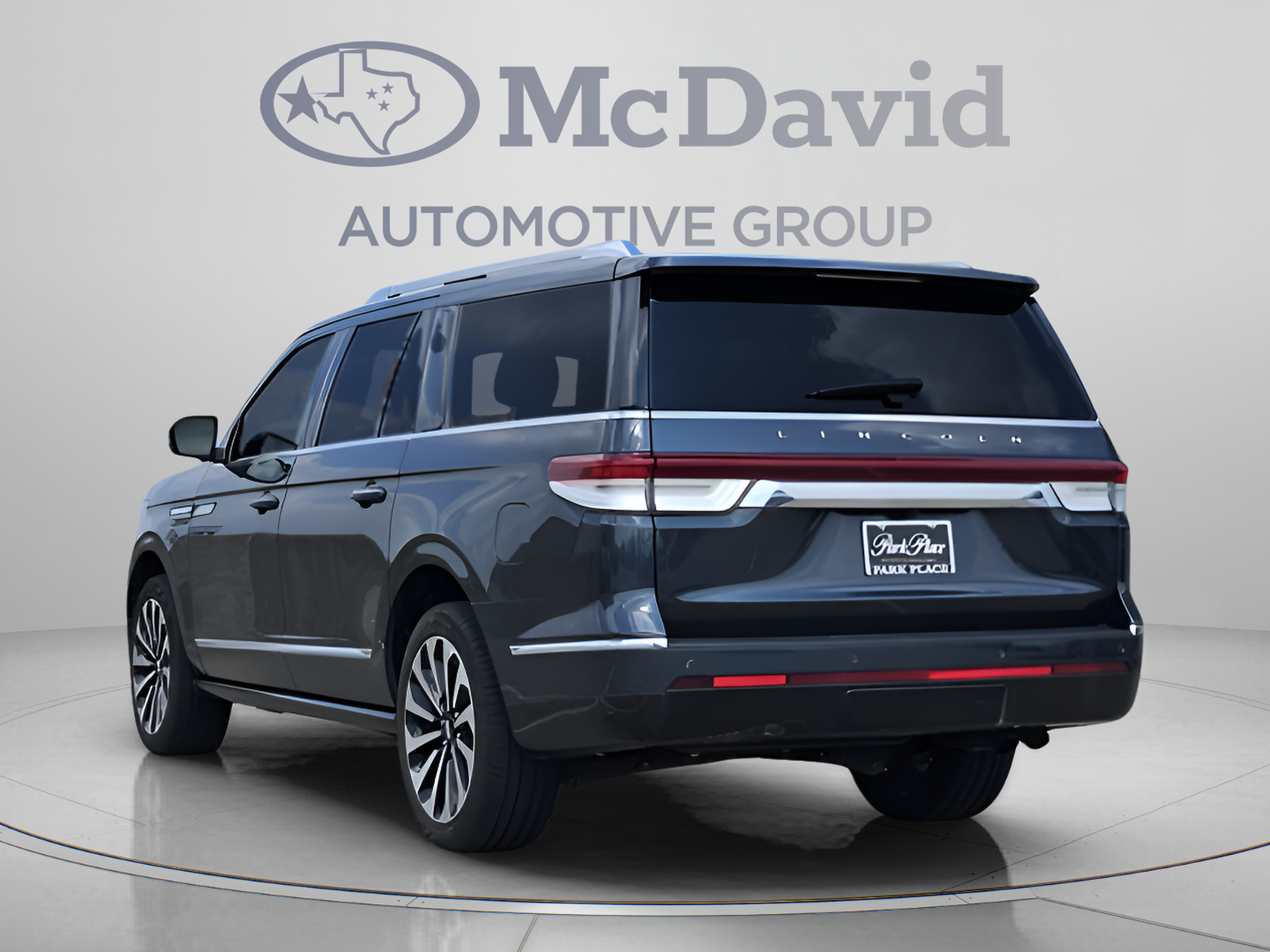 Certified 2024 Lincoln Navigator L Reserve AWD/4WD image 4