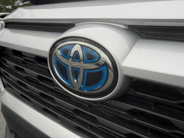 Used 2024 Toyota RAV4 LE AWD/4WD image 23