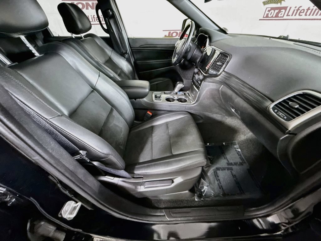 Used 2022 Jeep Grand Cherokee Laredo X AWD/4WD image 32
