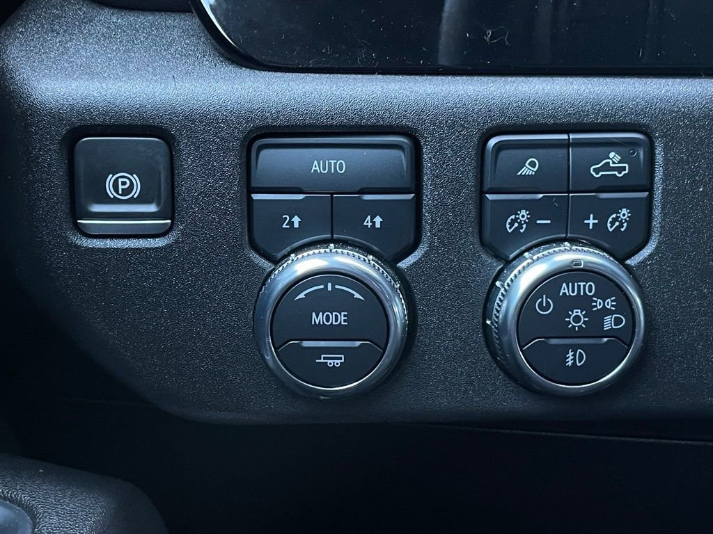 Used 2025 GMC Sierra 1500 SLT AWD/4WD image 13