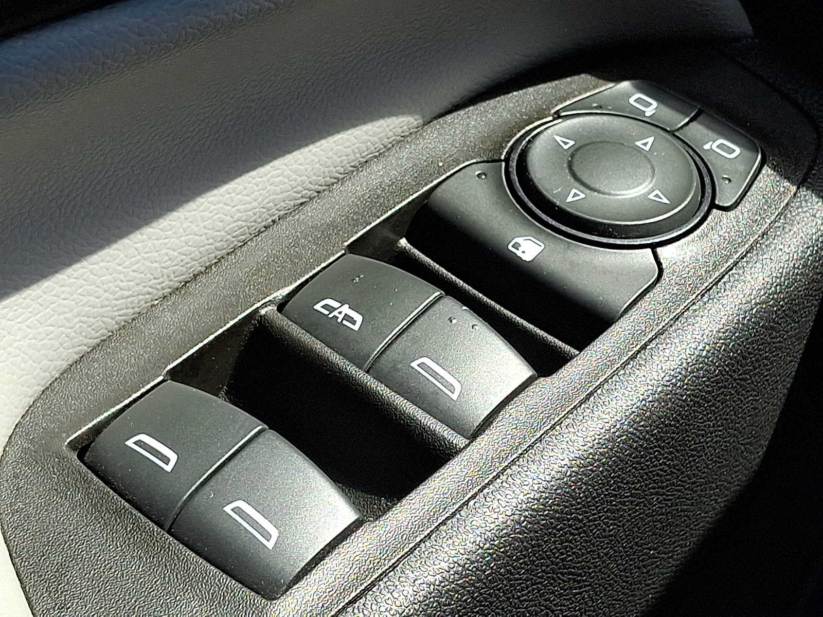 Used 2023 Chevrolet Equinox LS w/ LPO, Floor Liner Package FWD image 26