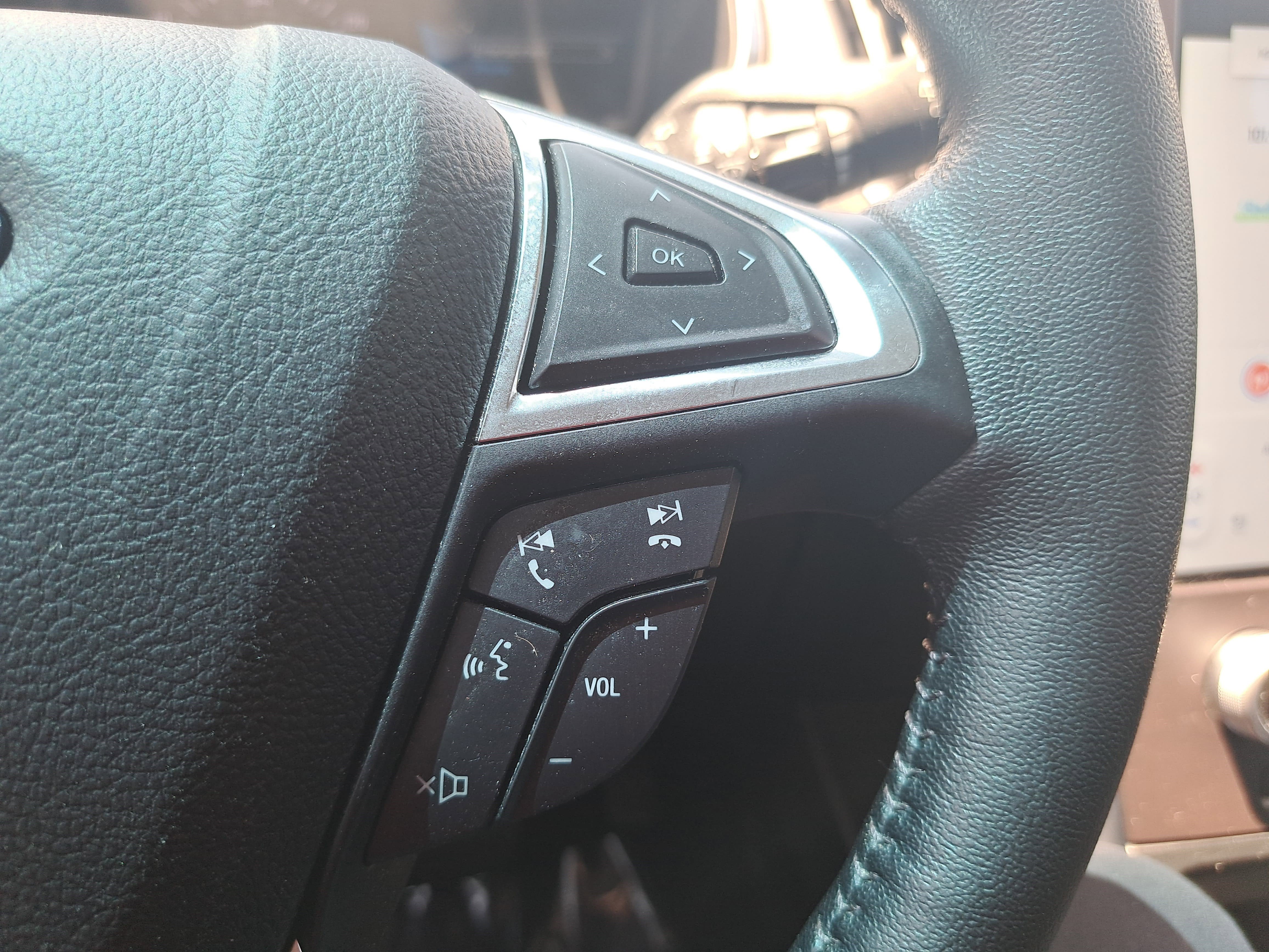 Used 2021 Ford Edge Titanium AWD/4WD image 18