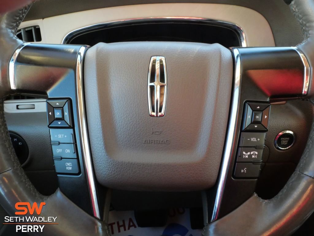 Used 2015 Lincoln Navigator L 4WD image 21