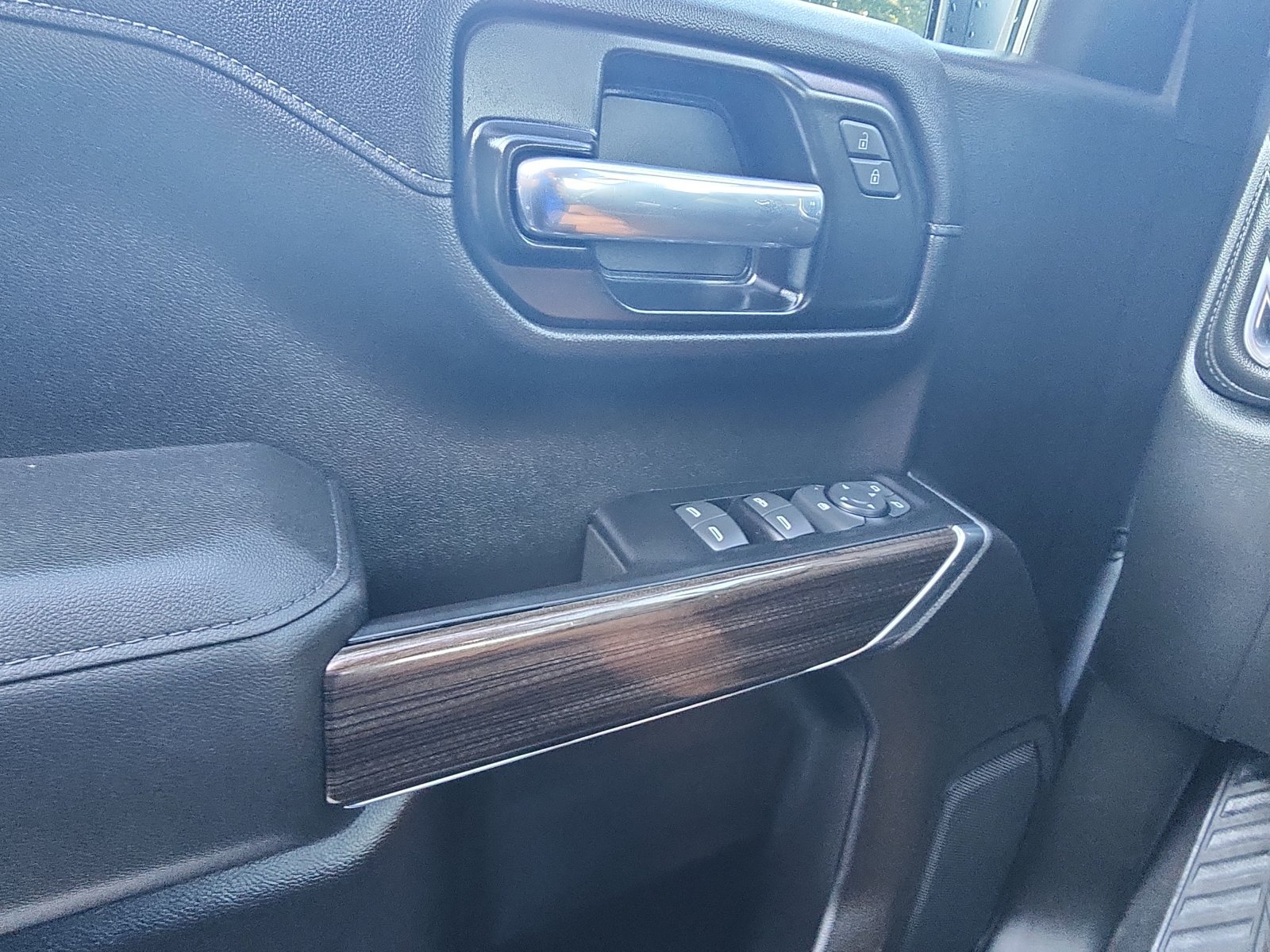 Used 2022 Chevrolet Silverado 1500 LT AWD/4WD image 15