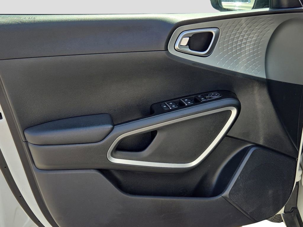 Certified 2023 Kia Soul LX image 16