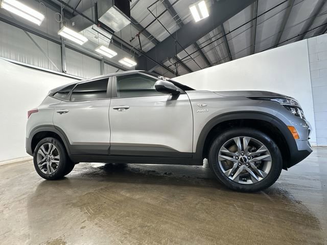 Used 2023 Kia Seltos LX image 3