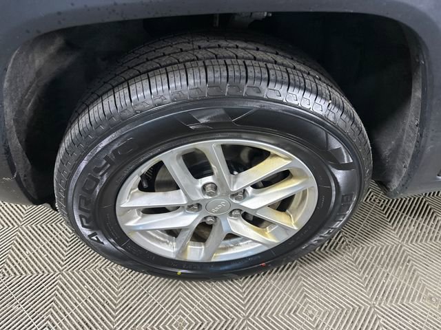 Used 2023 Jeep Grand Cherokee Laredo w/ Luxury Tech Group I image 10