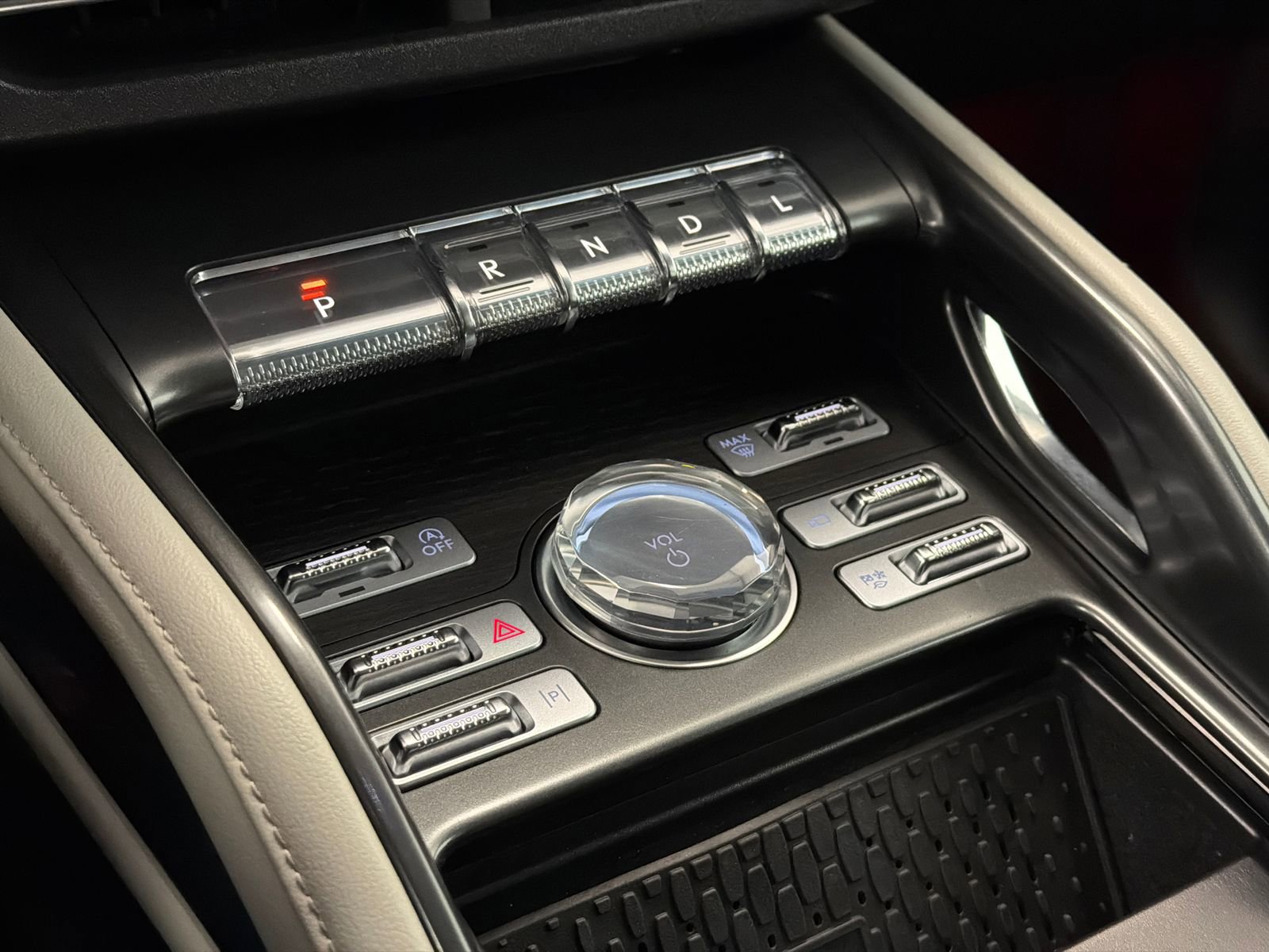 Used 2024 Lincoln Nautilus Reserve image 28