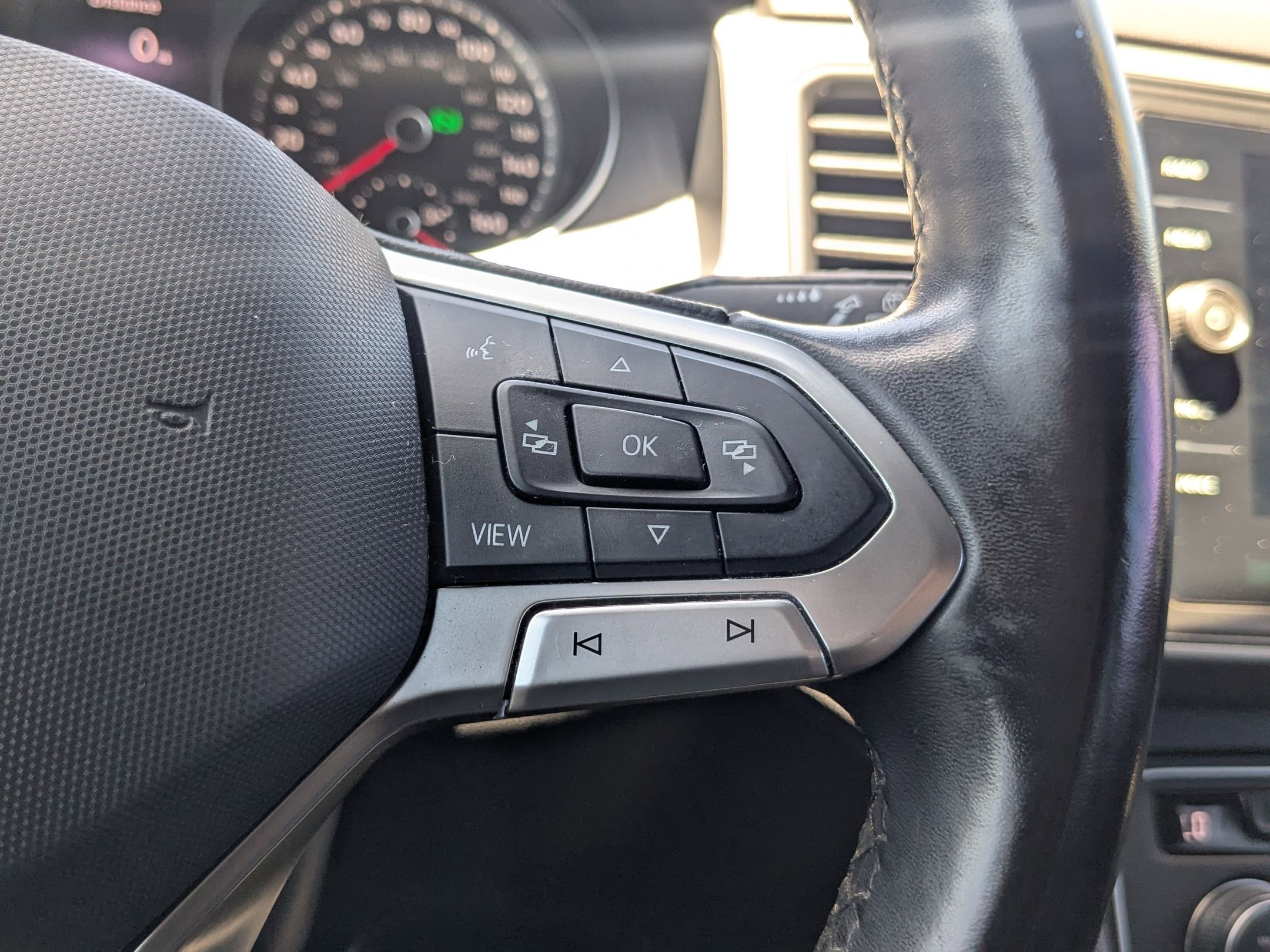 Used 2020 Volkswagen Atlas Cross Sport SE w/ Towing Package image 22