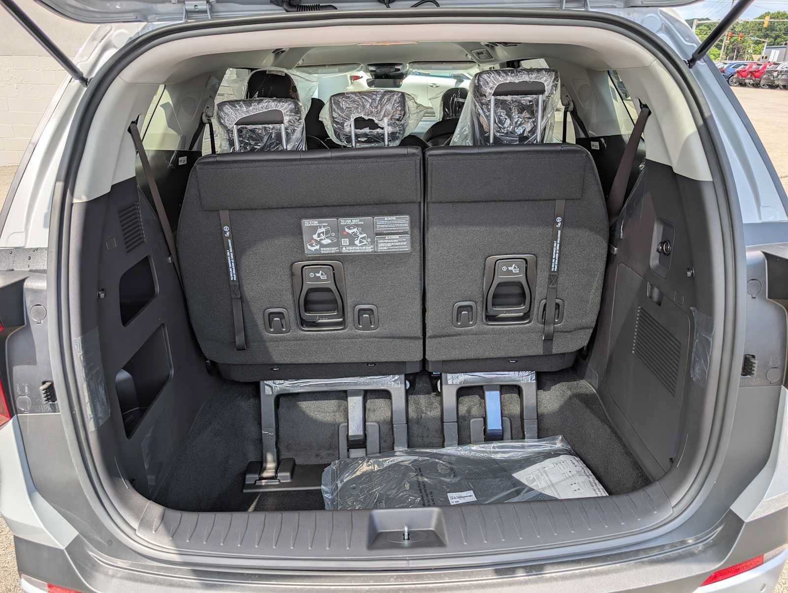 New 2027 Kia Carnival FWD image 7