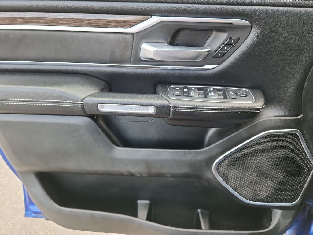 Used 2019 RAM 1500 Laramie AWD/4WD image 7