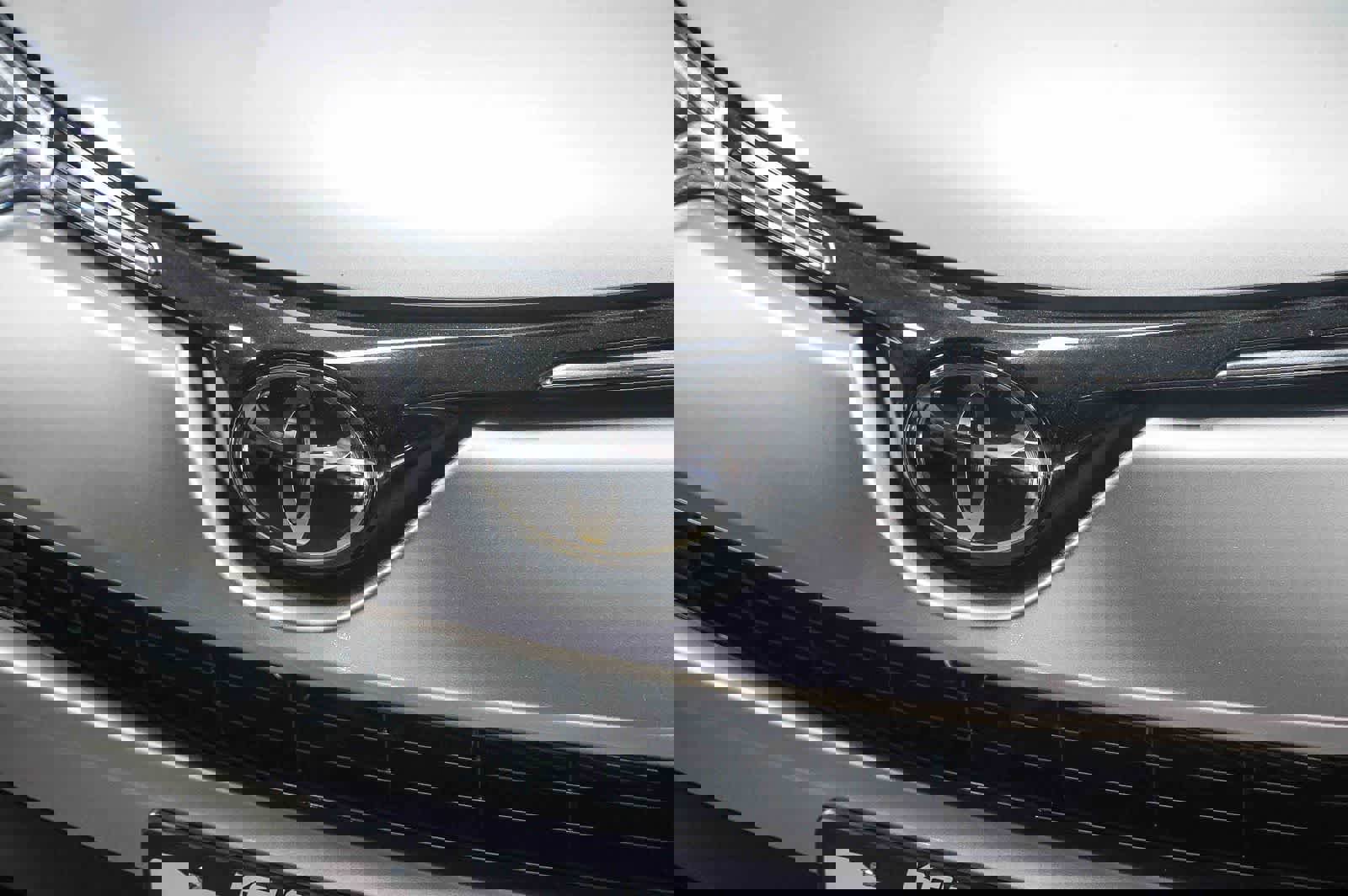 Used 2018 Toyota RAV4 Limited w/ All Weather Liner Package image 5