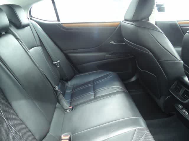 Used 2020 Lexus ES 300h w/ Accessory Package FWD image 10