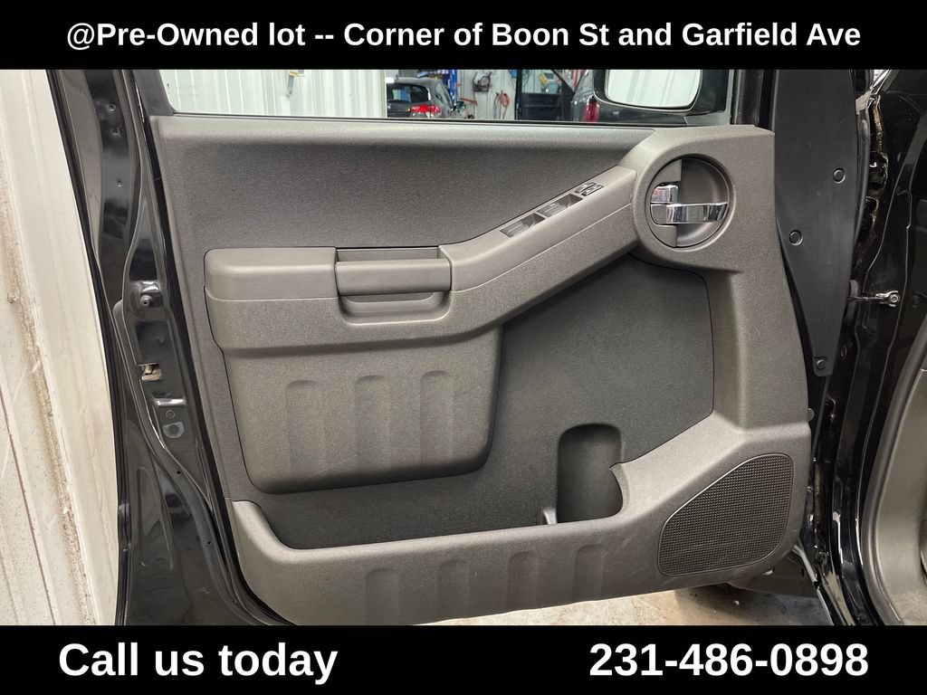 Used 2015 Nissan Xterra PRO-4X AWD/4WD image 14