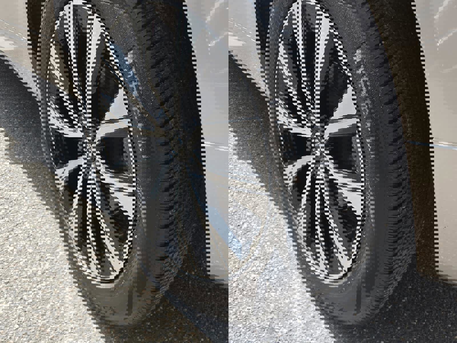 Used 2025 Volvo XC60 B5 Plus image 18