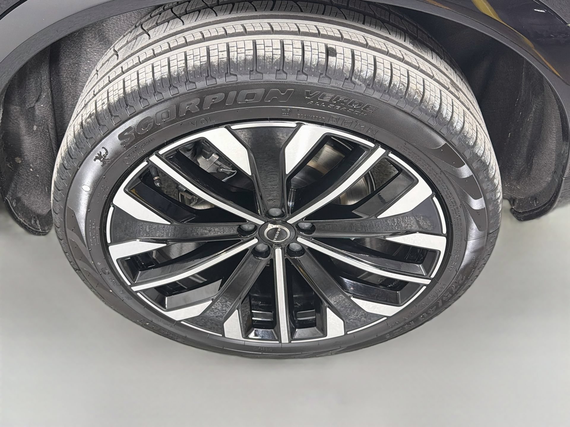 New 2026 Volvo XC90 T8 Plus w/ Protection Package Premier AWD/4WD image 34