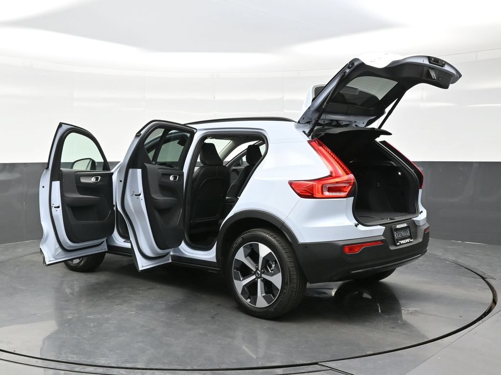 New 2026 Volvo XC40 B5 Plus w/ Climate Package AWD/4WD image 47