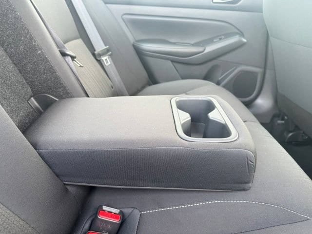 Used 2025 Nissan Altima 2.5 SV FWD image 12
