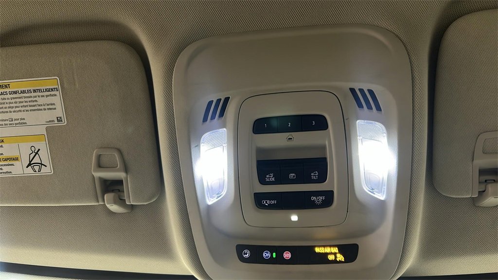 Used 2023 Buick Envision Avenir image 30