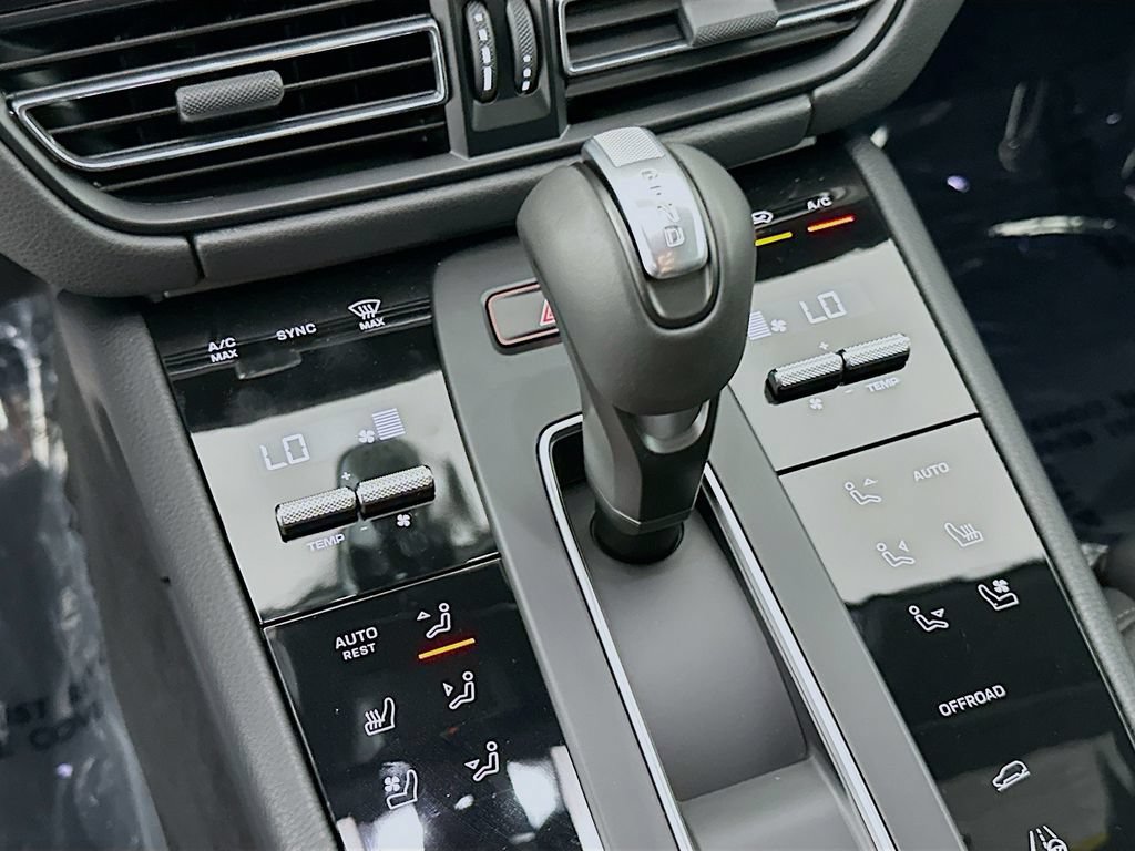 New 2026 Porsche Macan AWD/4WD image 19