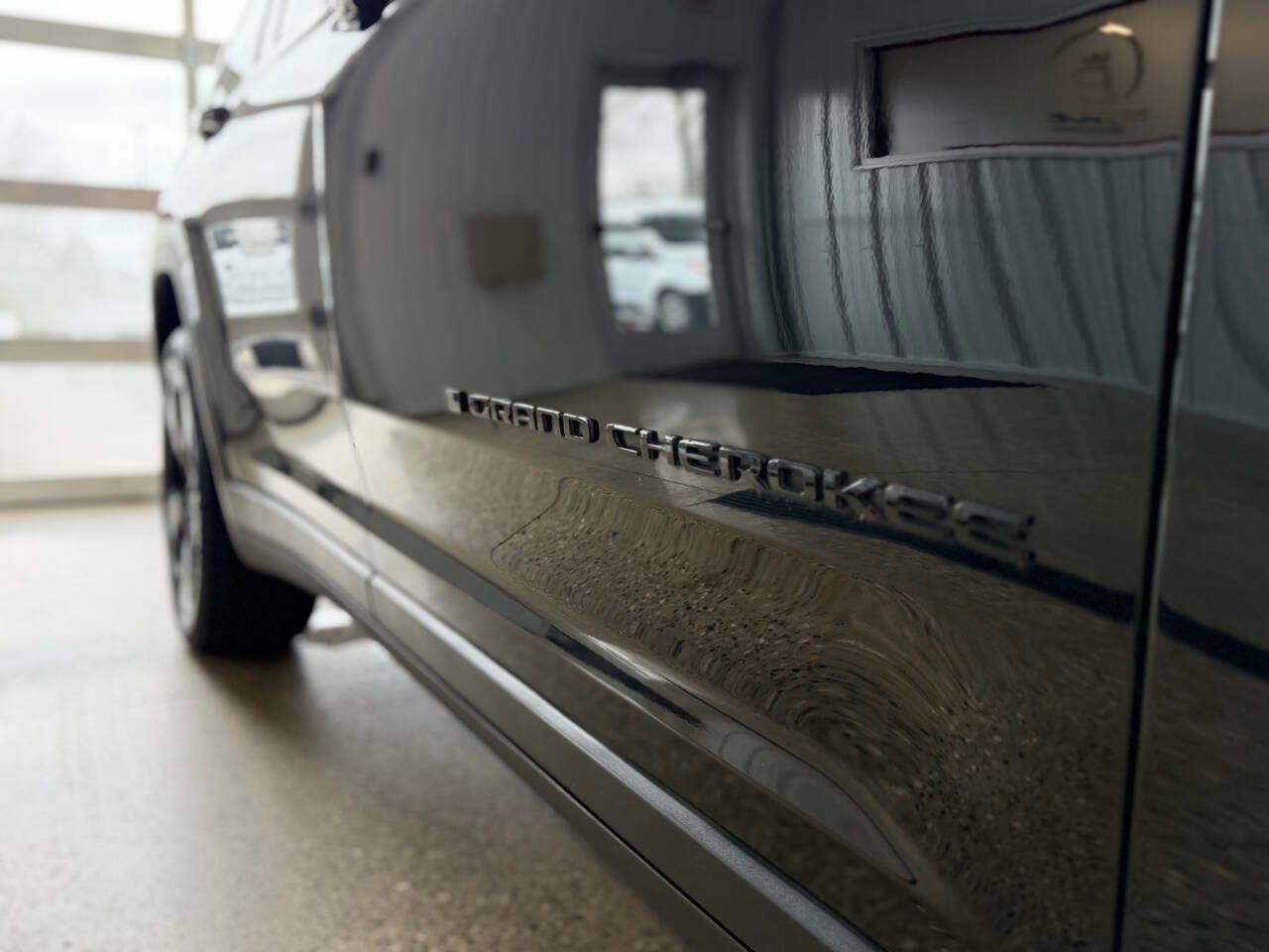 Used 2023 Jeep Grand Cherokee L Laredo AWD/4WD image 9