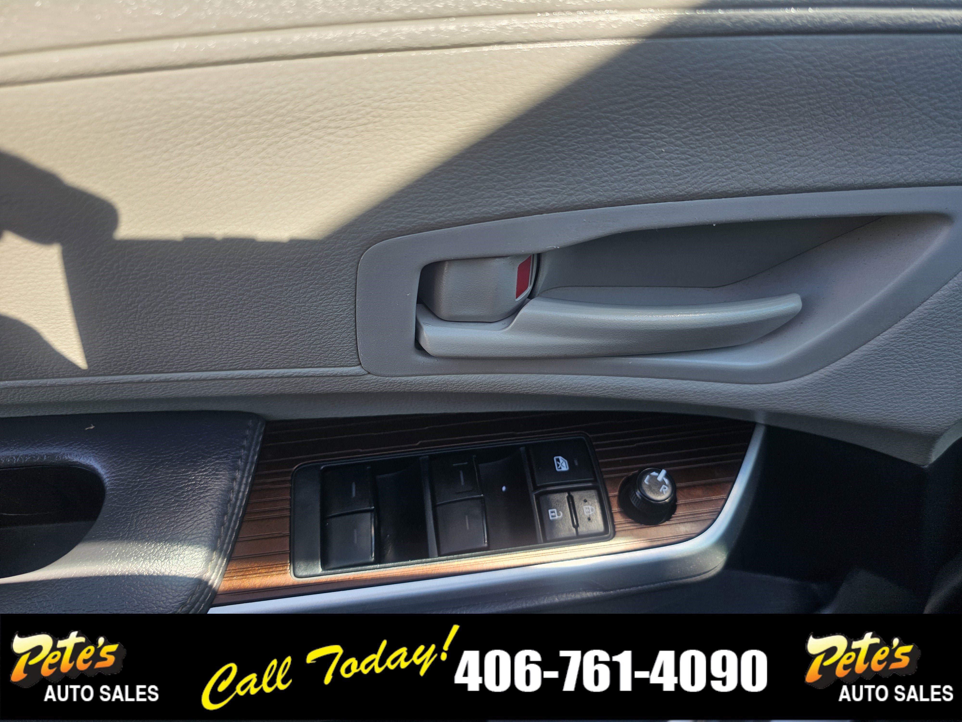 Used 2023 Toyota Sienna LE AWD/4WD image 20
