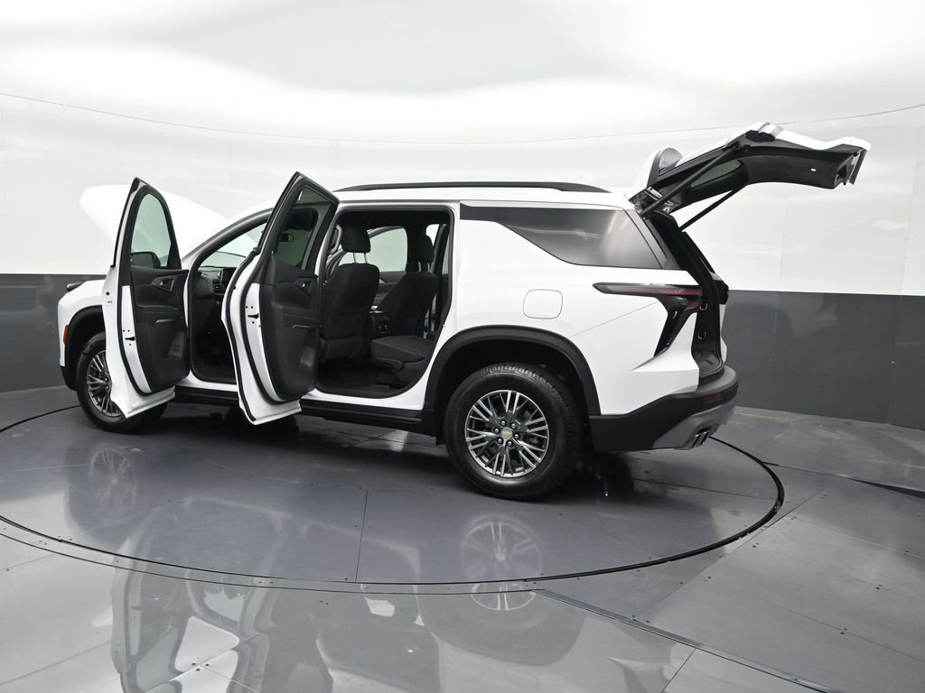 Used 2024 Chevrolet Traverse LT FWD image 34