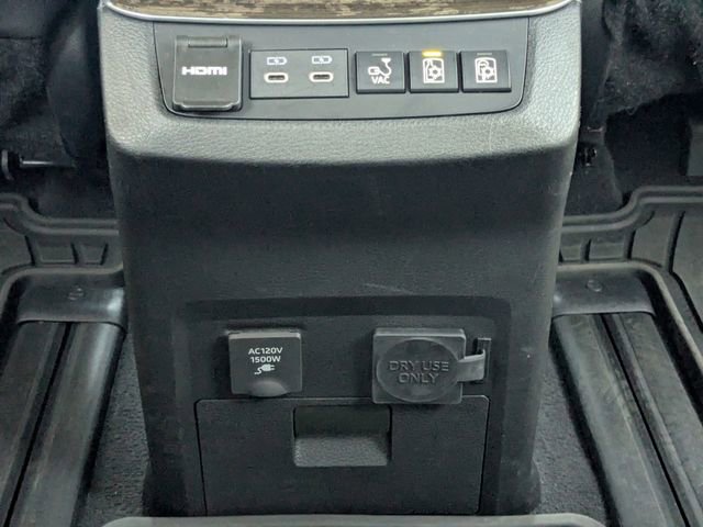 Used 2025 Toyota Sienna Platinum FWD image 20