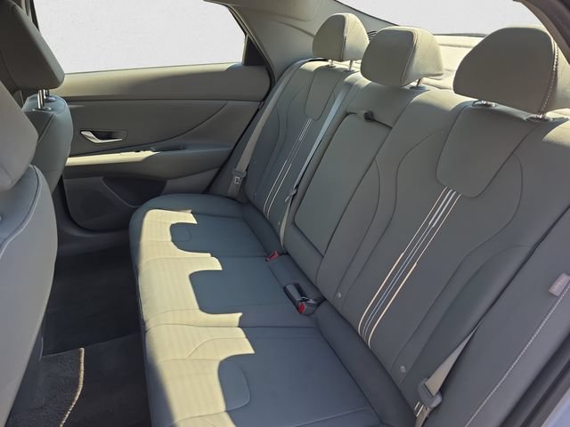 Used 2025 Hyundai Elantra SEL FWD image 13