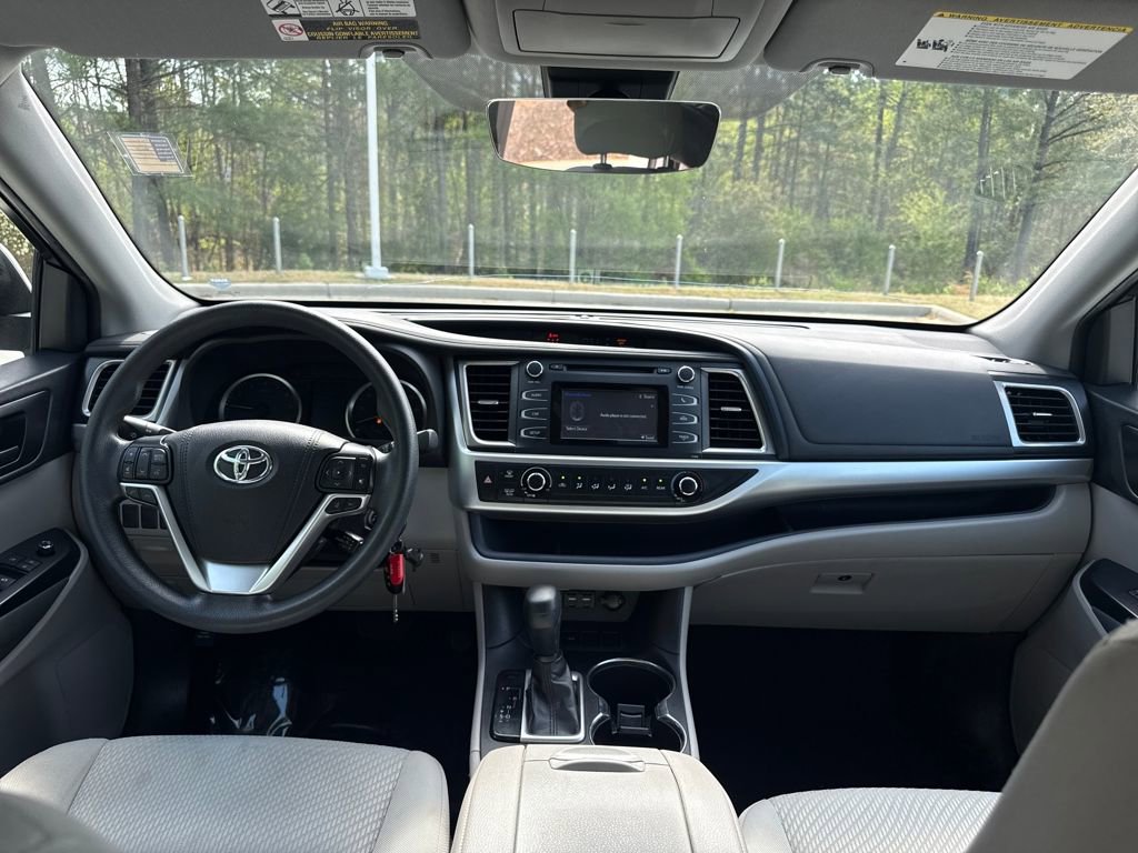 Used 2019 Toyota Highlander LE image 15