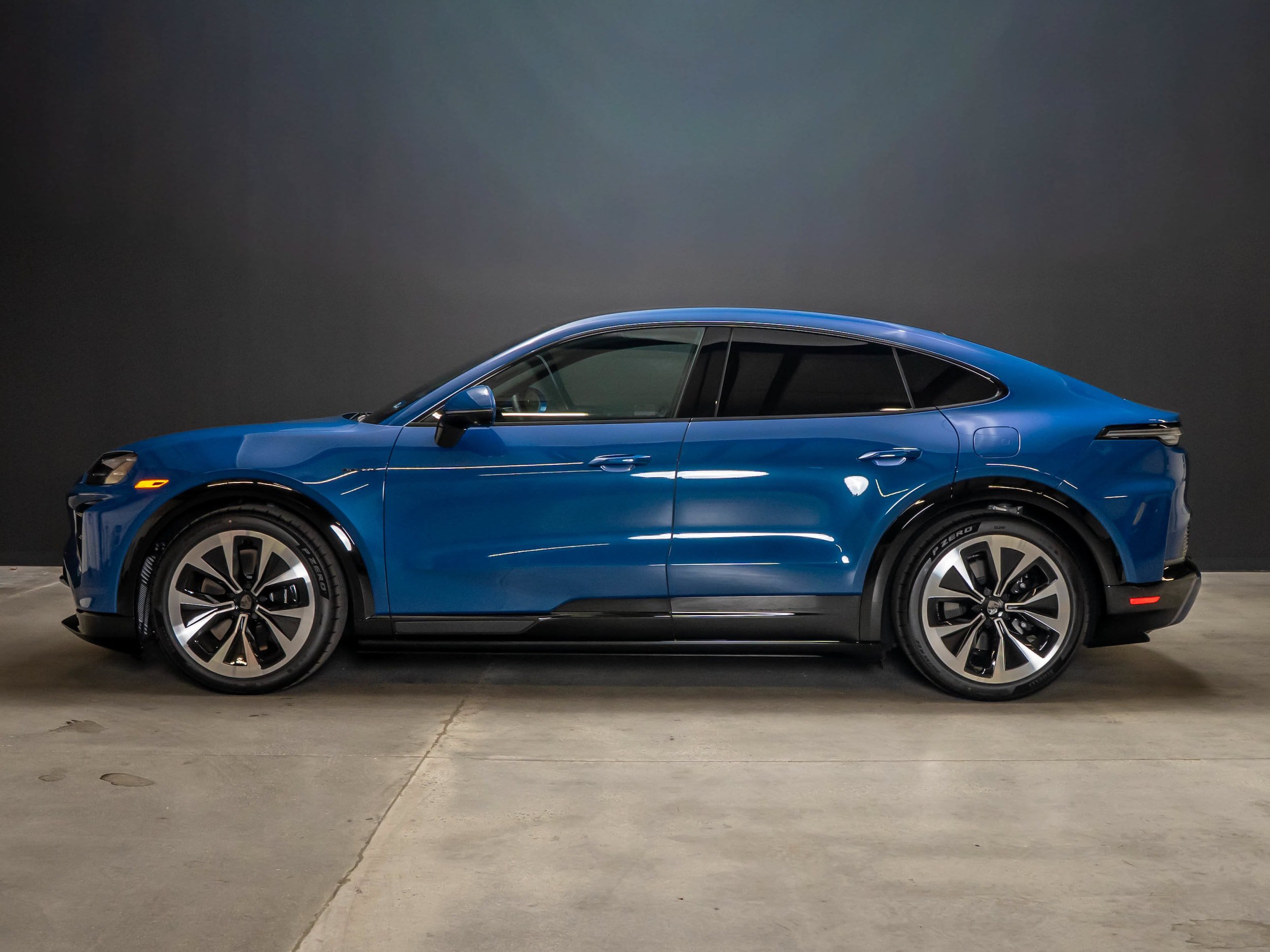 New 2026 Porsche Cayenne Turbo AWD/4WD image 2