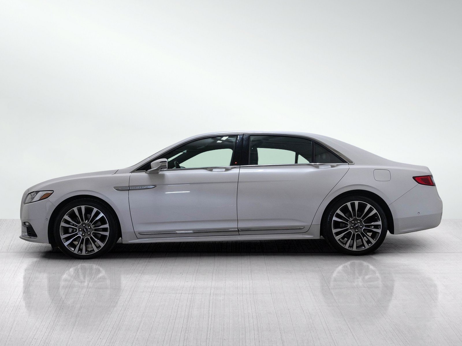 Used 2017 Lincoln Continental Reserve AWD/4WD image 3