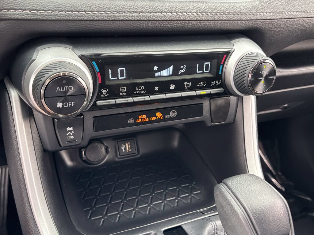 Certified 2025 Toyota RAV4 LE AWD/4WD image 32