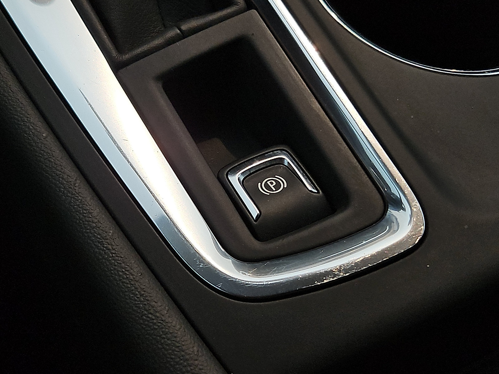 Used 2024 Chevrolet Equinox LT FWD image 25