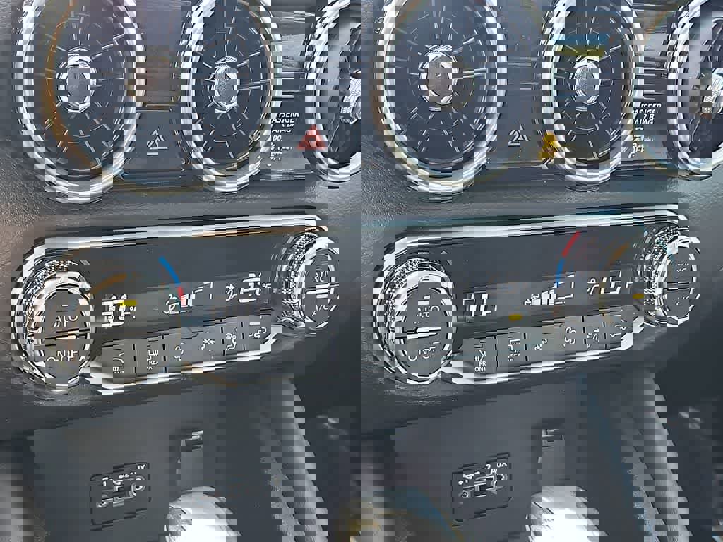 Used 2022 Nissan Sentra SR w/ Trunk Package image 15