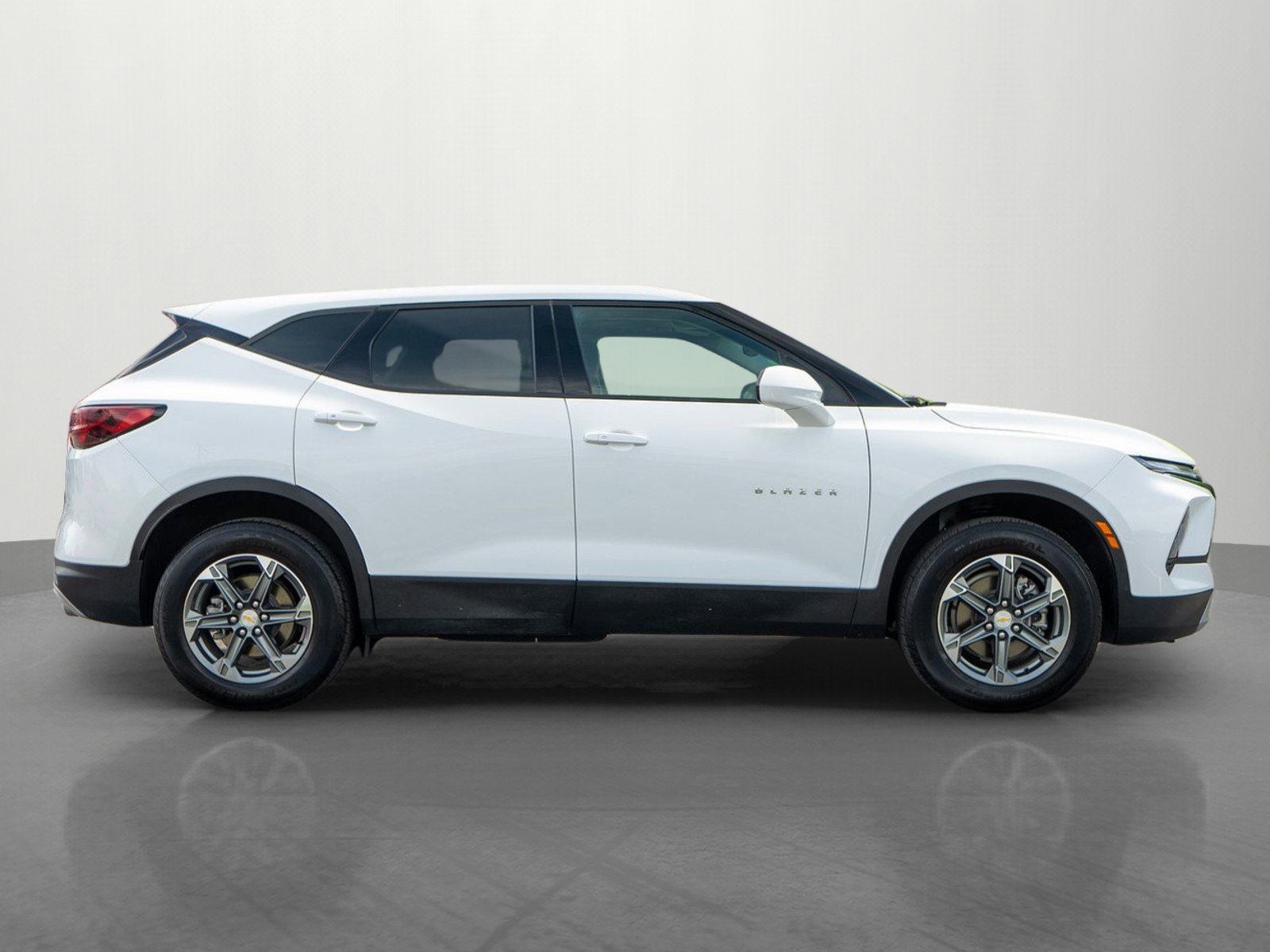 Used 2025 Chevrolet Blazer LT AWD/4WD image 8