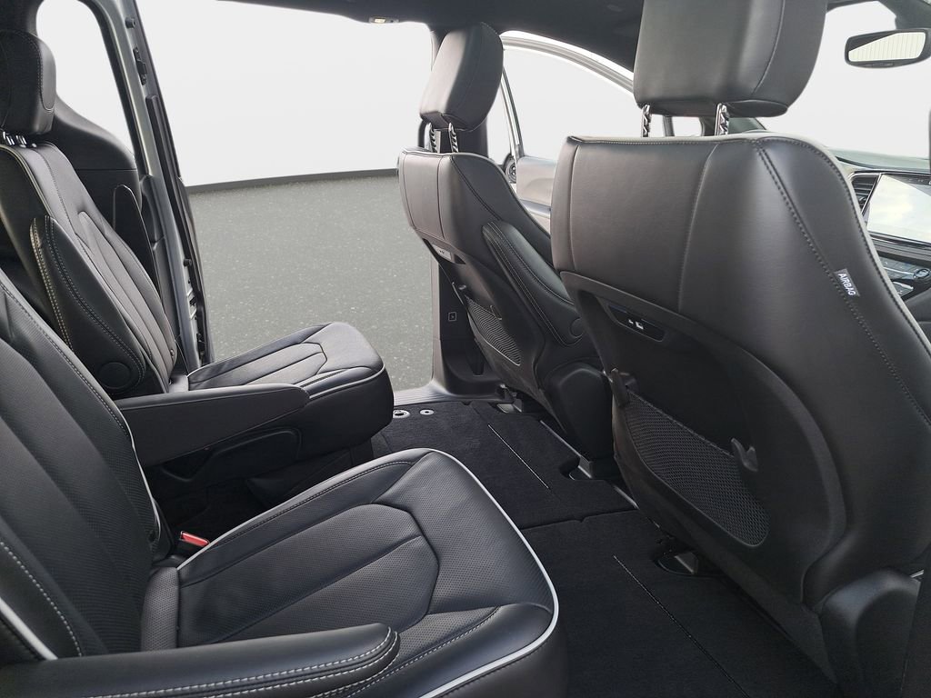 Used 2024 Chrysler Pacifica Limited w/ S Appearance Package AWD/4WD image 12