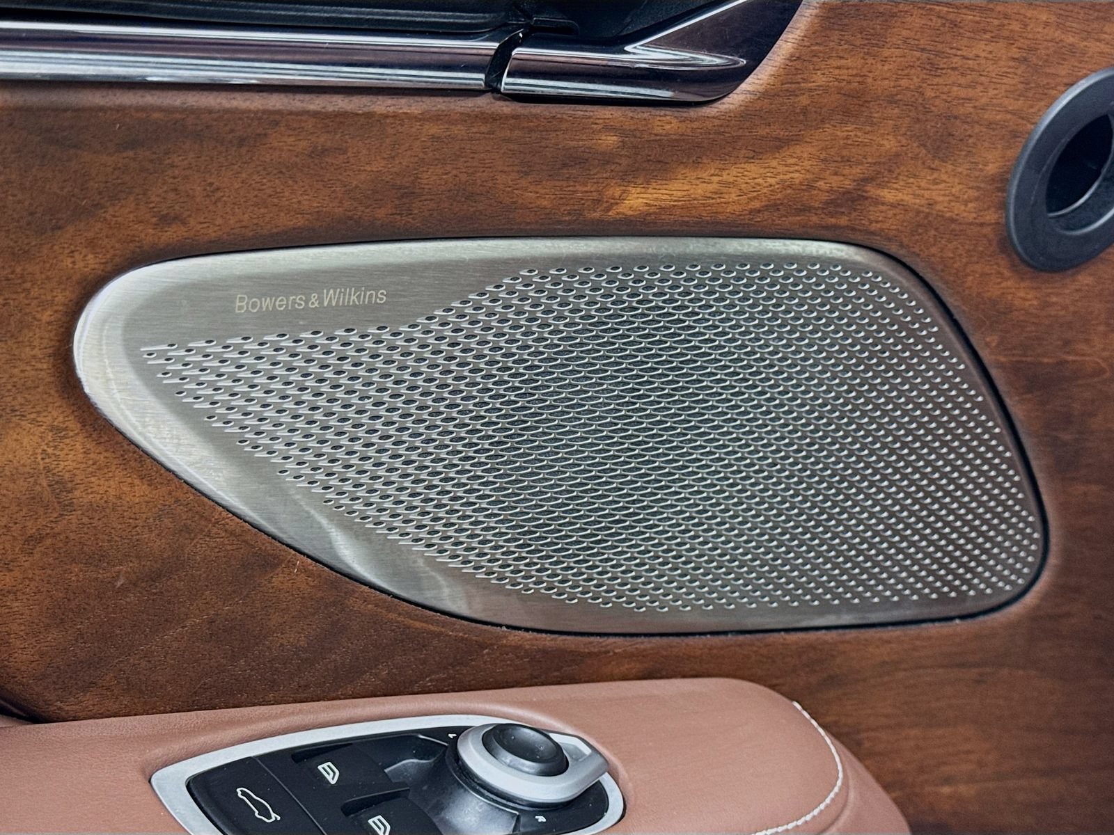 Used 2024 Aston Martin DB12 Coupe RWD image 17