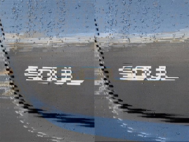 Used 2023 Kia Soul LX w/ LX Technology Package image 8