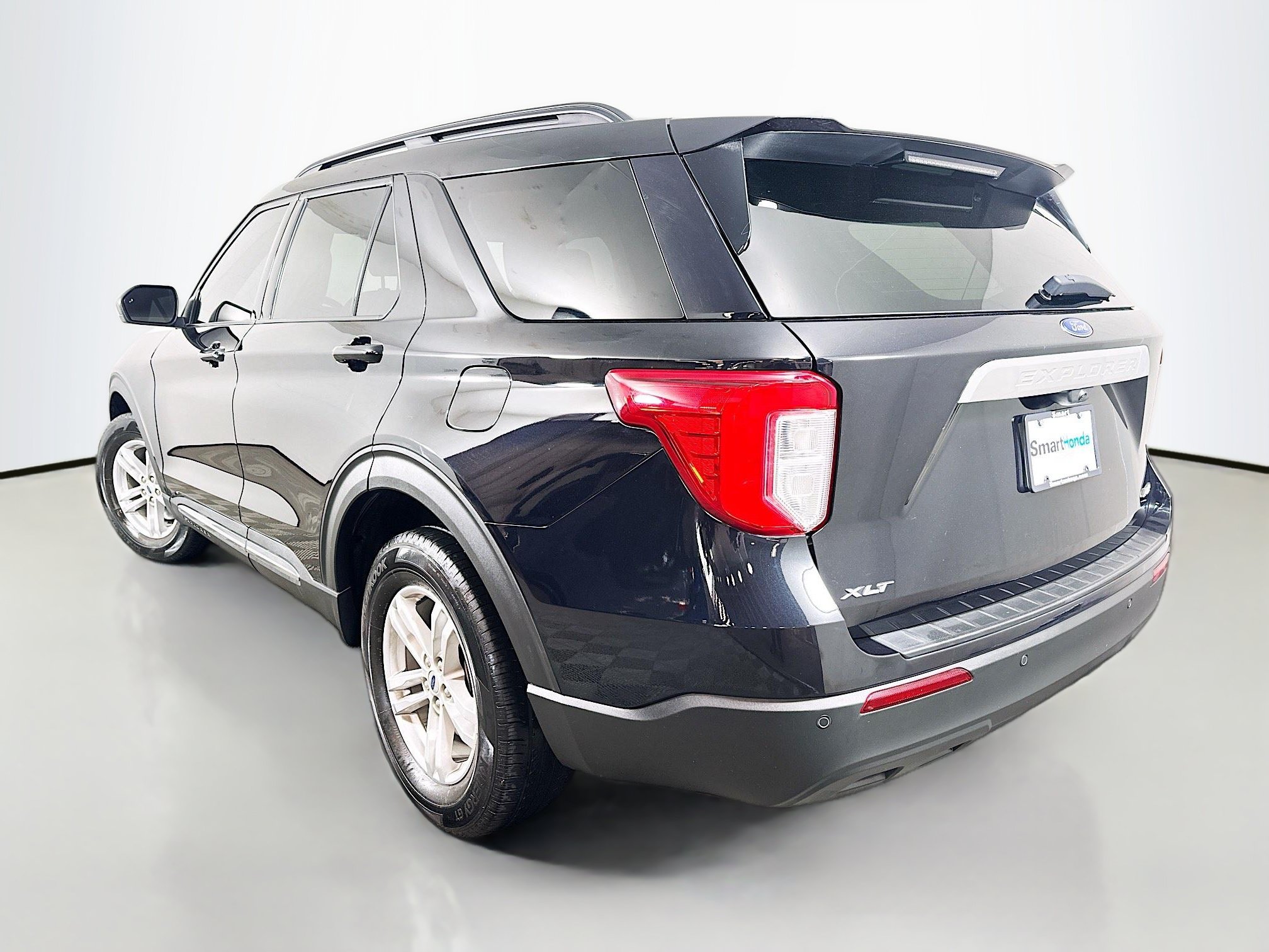 Used 2023 Ford Explorer XLT AWD/4WD image 5