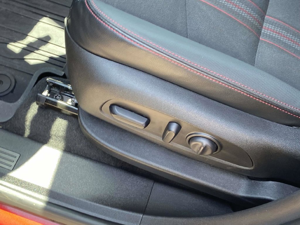 Used 2023 Chevrolet Equinox RS w/ LPO, Floor Liner Package FWD image 21