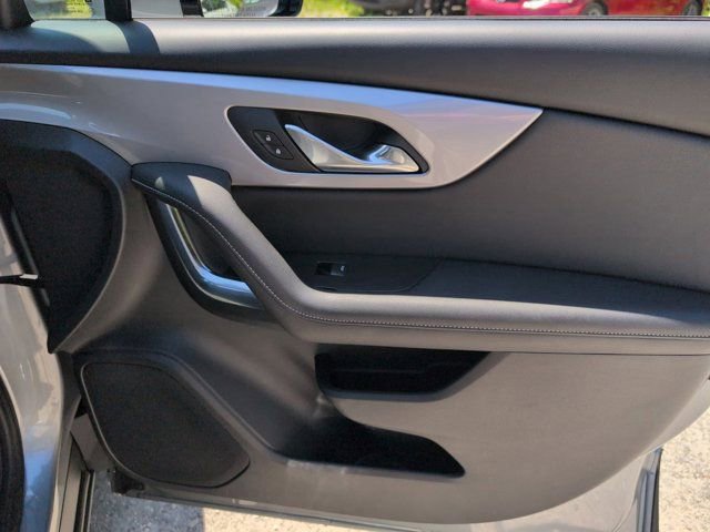 Used 2025 Chevrolet Blazer LT FWD image 32